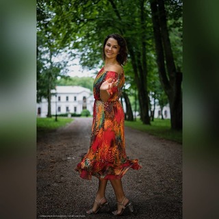 Anna Popek feet photo thumbnail