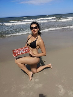 Anna Popek feet photo thumbnail