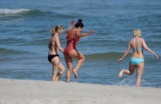 Anna Popek feet photo thumbnail