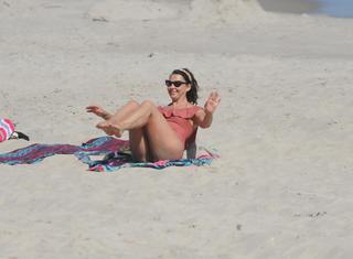 Anna Popek feet photo thumbnail