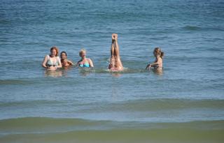 Anna Popek feet photo thumbnail