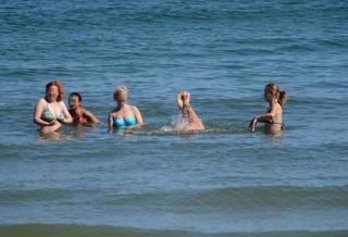 Anna Popek feet photo thumbnail