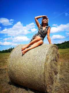 Anna Popek feet photo thumbnail