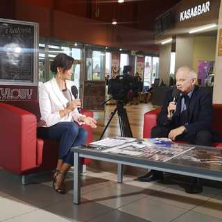 Anna Popek feet photo thumbnail