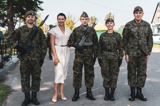 Anna Popek feet photo thumbnail