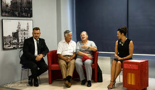 Anna Popek feet photo thumbnail