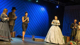 Anna Popek feet photo thumbnail