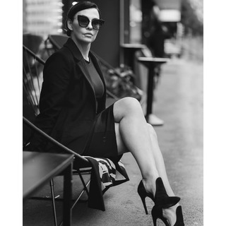 Anna Popek feet photo thumbnail