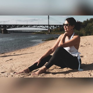 Anna Popek feet photo thumbnail