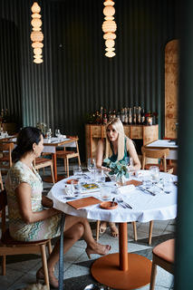 Anna Popek feet photo thumbnail