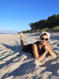 Anna Popek feet photo thumbnail