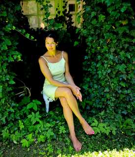 Anna Popek feet photo thumbnail