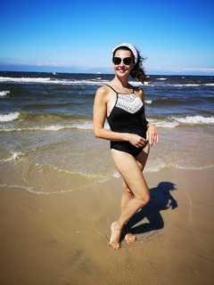 Anna Popek feet photo thumbnail