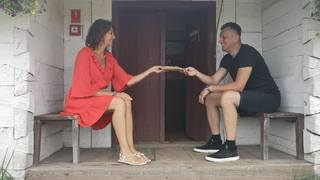 Anna Popek feet photo thumbnail