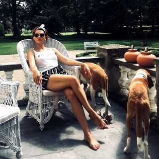 Anna Popek feet photo thumbnail