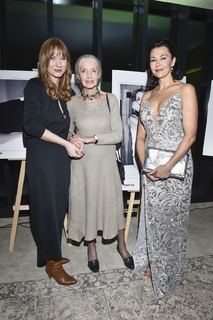 Anna Popek feet photo thumbnail