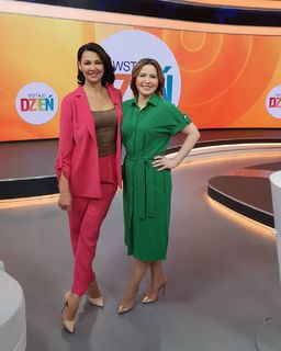 Anna Popek feet photo thumbnail