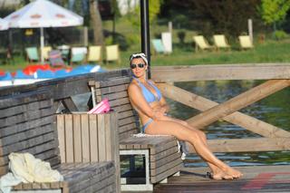 Anna Popek feet photo thumbnail