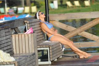 Anna Popek feet photo thumbnail