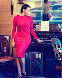 Anna Popek feet photo thumbnail