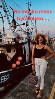 Anna Popek feet photo thumbnail