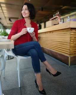 Anna Popek feet photo thumbnail