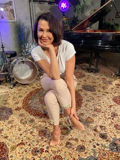 Anna Popek feet photo thumbnail