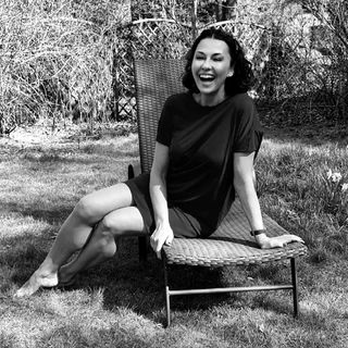 Anna Popek feet photo thumbnail