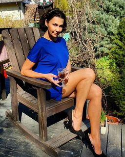 Anna Popek feet photo thumbnail