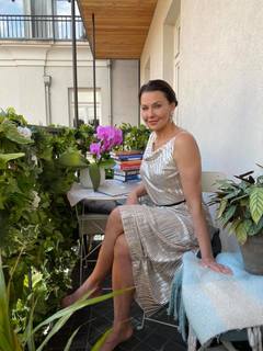 Anna Popek feet photo thumbnail