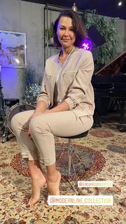 Anna Popek feet photo thumbnail