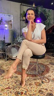 Anna Popek feet photo thumbnail