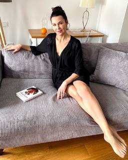 Anna Popek feet photo thumbnail