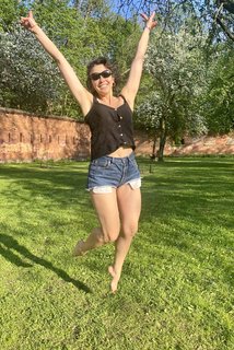 Anna Popek feet photo thumbnail