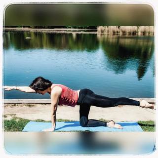 Anna Popek feet photo thumbnail