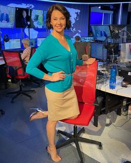 Anna Popek feet photo thumbnail