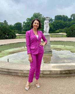 Anna Popek feet photo thumbnail