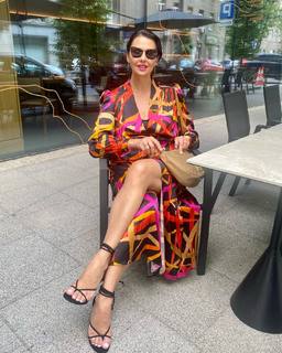 Anna Popek feet photo thumbnail