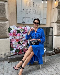 Anna Popek feet photo thumbnail