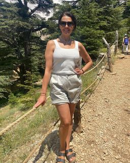 Anna Popek feet photo thumbnail