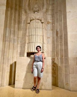 Anna Popek feet photo thumbnail