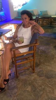 Anna Popek feet photo thumbnail