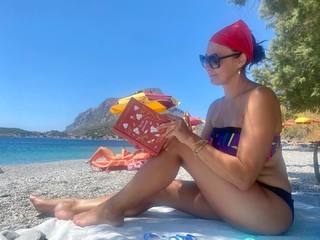 Anna Popek feet photo thumbnail