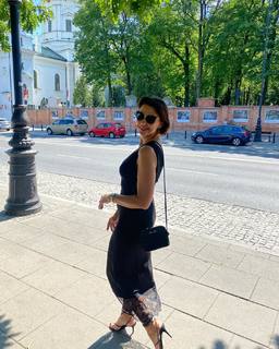 Anna Popek feet photo thumbnail