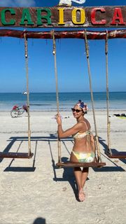 Anna Popek feet photo thumbnail