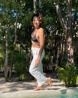 Anna Popek feet photo thumbnail
