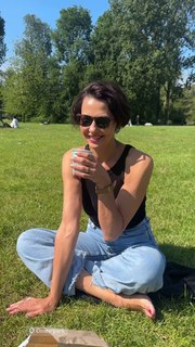 Anna Popek feet photo thumbnail