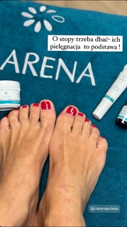 Anna Popek feet photo thumbnail
