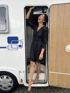 Anna Popek feet photo thumbnail
