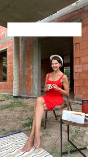 Anna Popek feet photo thumbnail